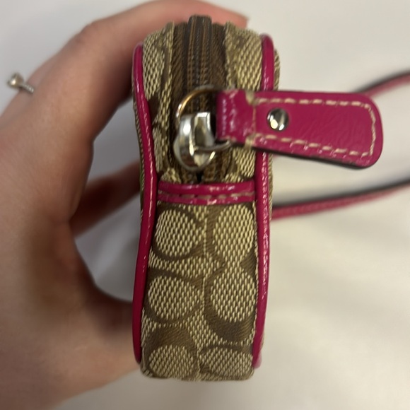 Coach Signature Watermelon Small Wristlet Pouch Rare - Picture 11 of 12